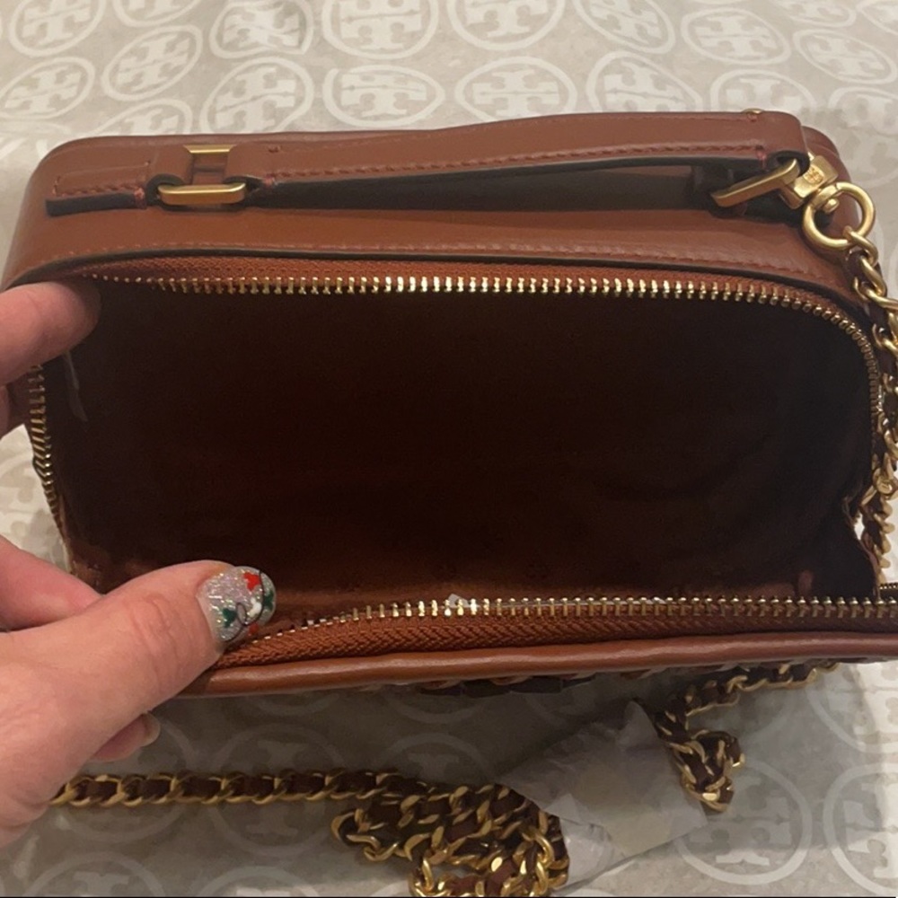Tory Burch Britten Woven Small Top Handle Case - Picture 7 of 13